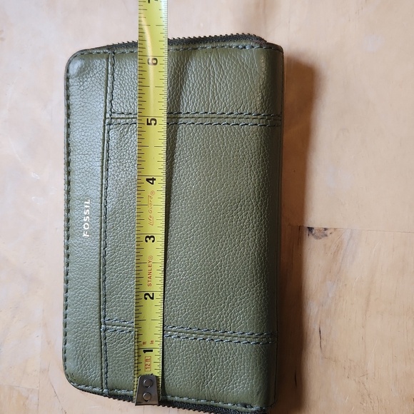 Fossil Green Zip Leather Wallet Wristlet - Picture 8 of 12